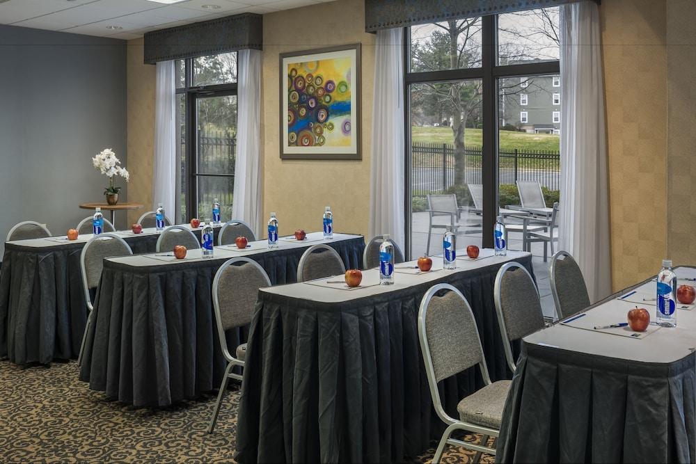 Holiday Inn Express & Suites Laurel Lakes By Ihg Екстериор снимка