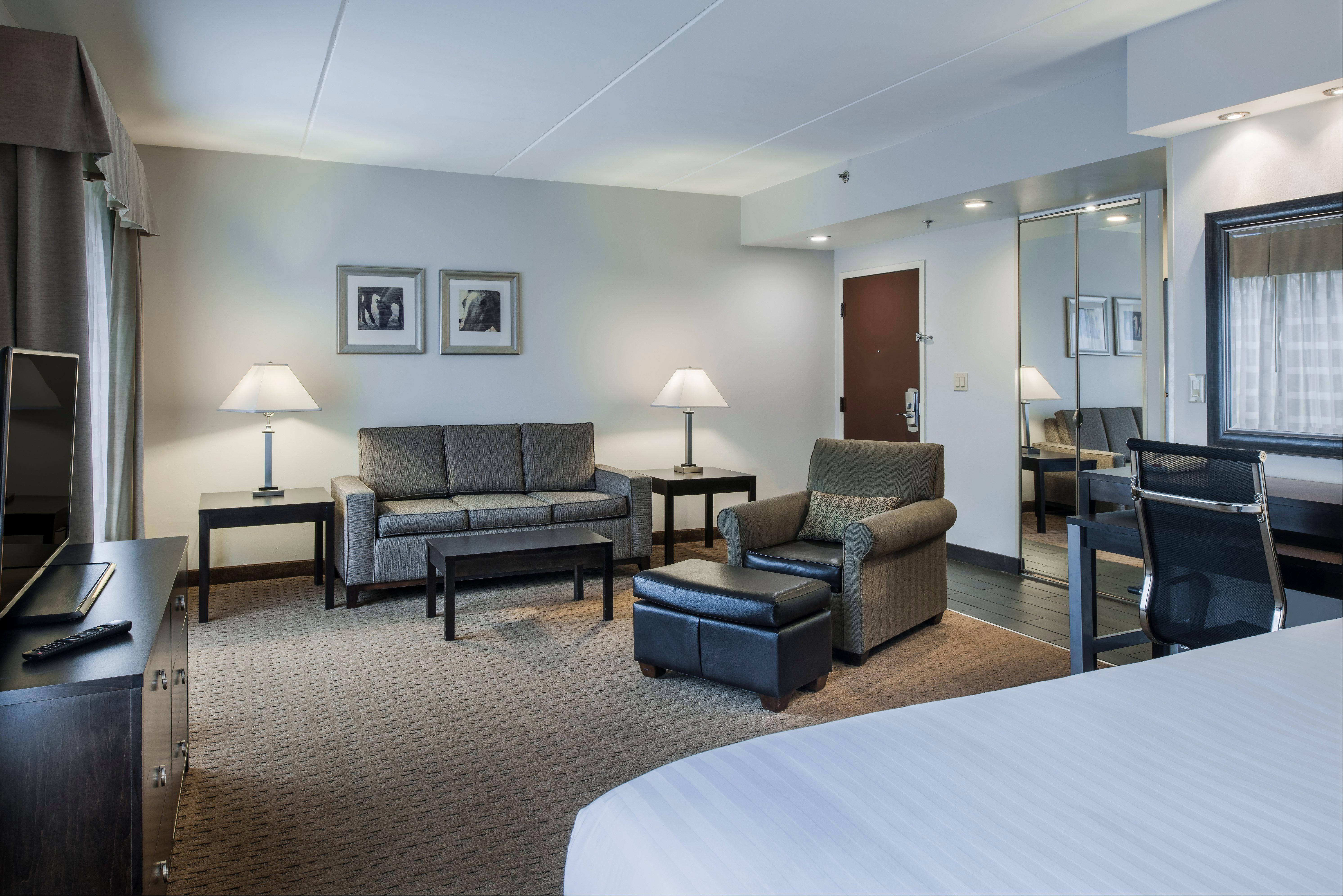 Holiday Inn Express & Suites Laurel Lakes By Ihg Екстериор снимка