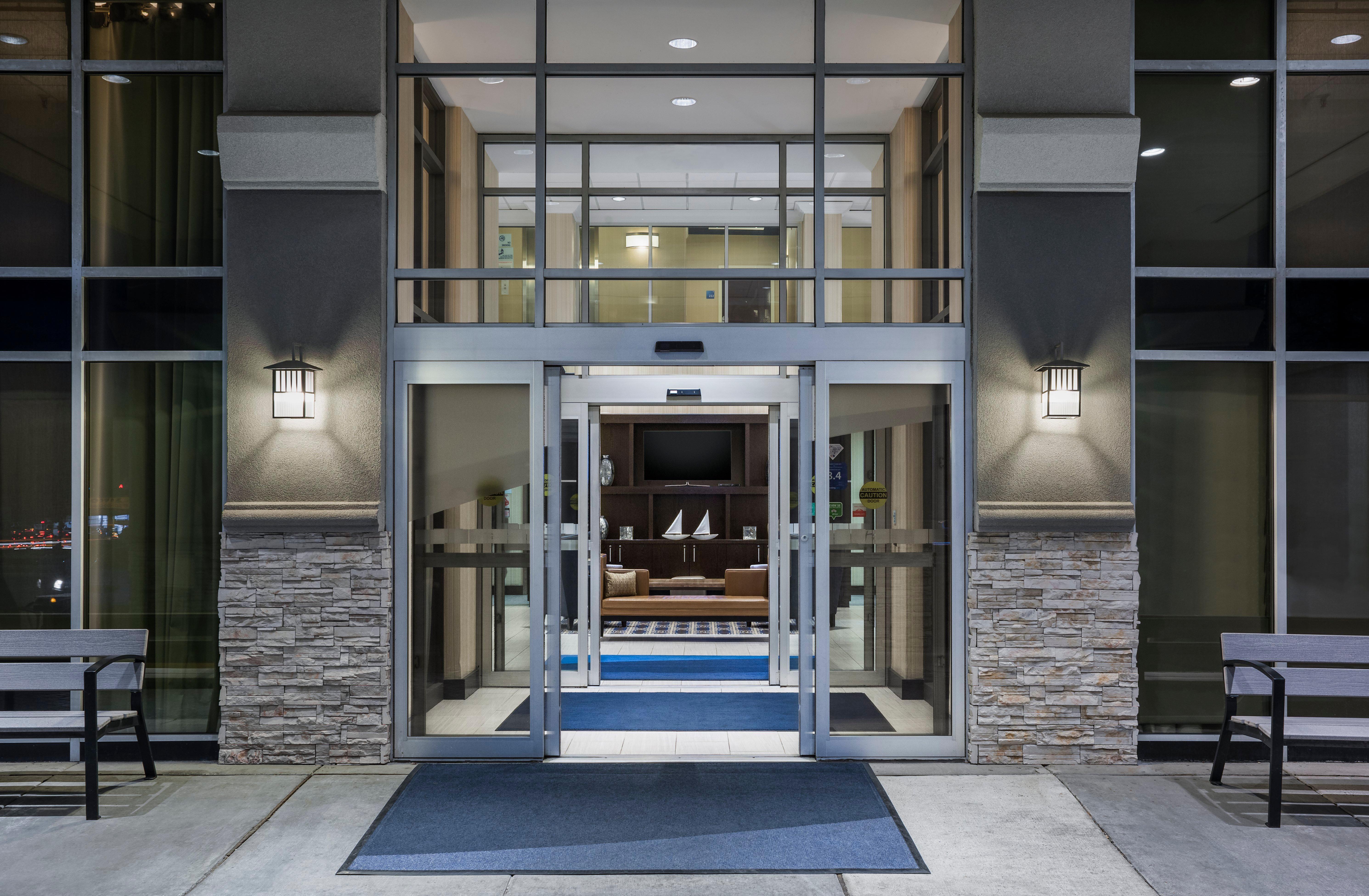 Holiday Inn Express & Suites Laurel Lakes By Ihg Екстериор снимка