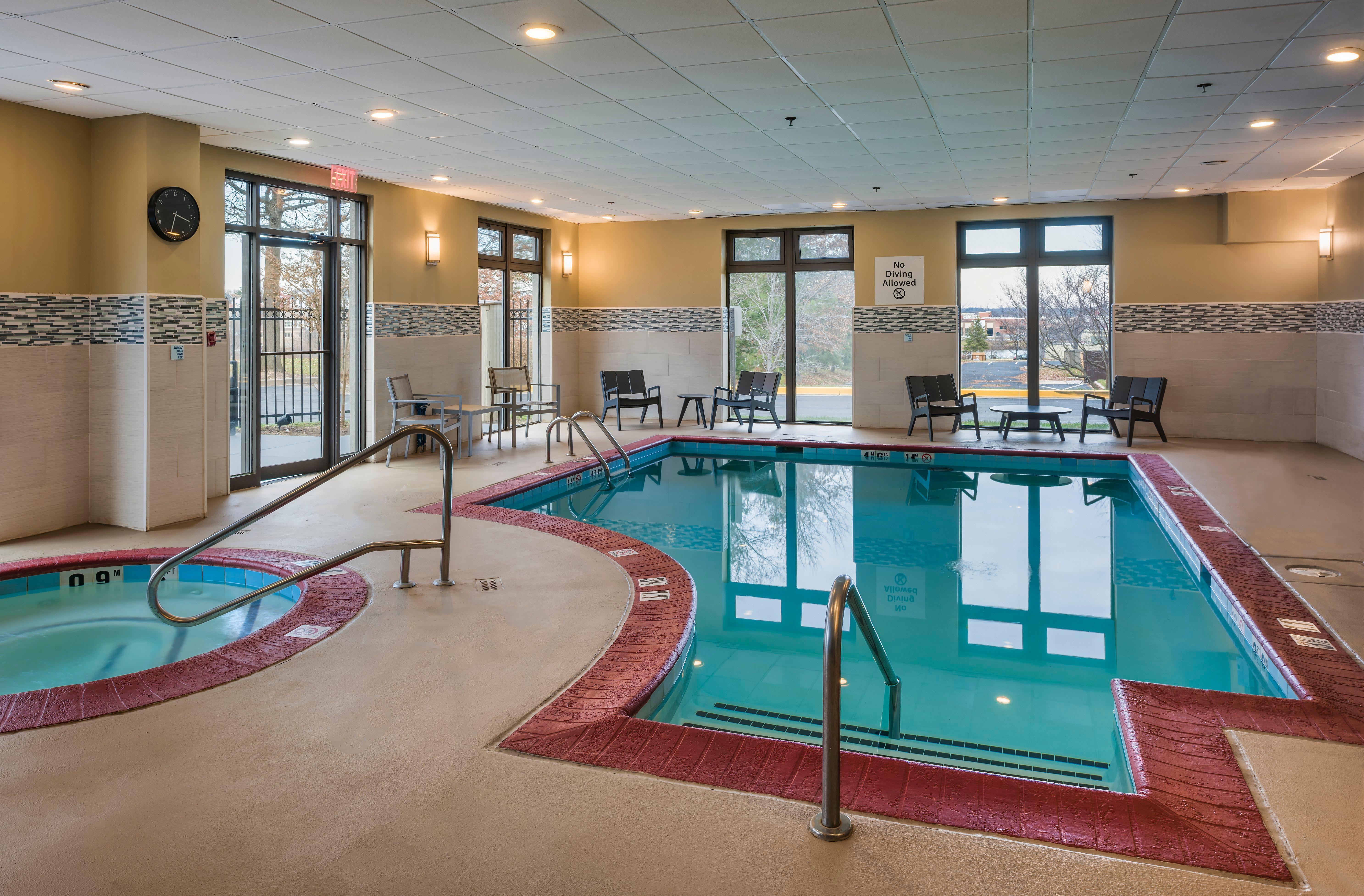 Holiday Inn Express & Suites Laurel Lakes By Ihg Екстериор снимка