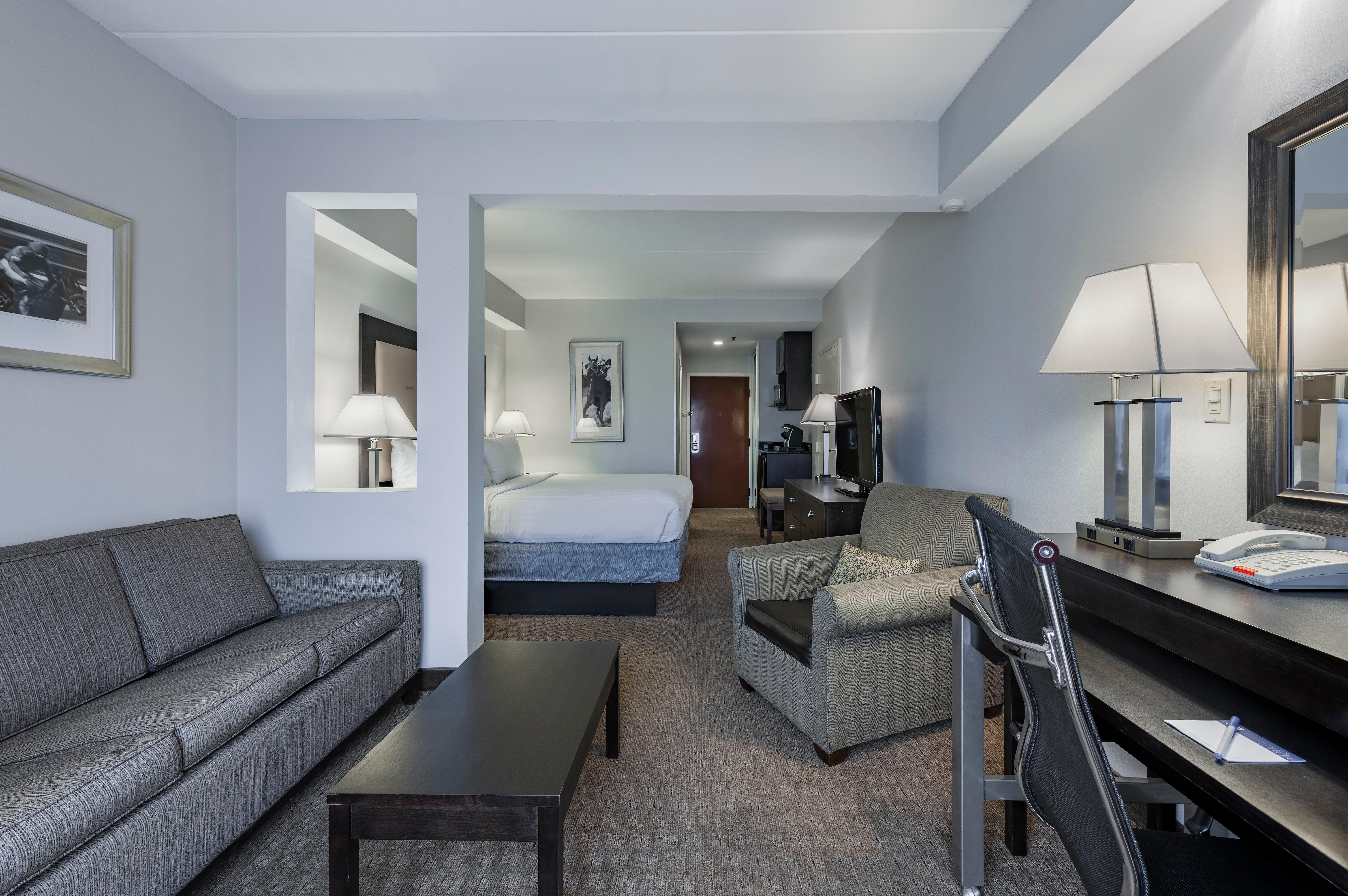 Holiday Inn Express & Suites Laurel Lakes By Ihg Екстериор снимка