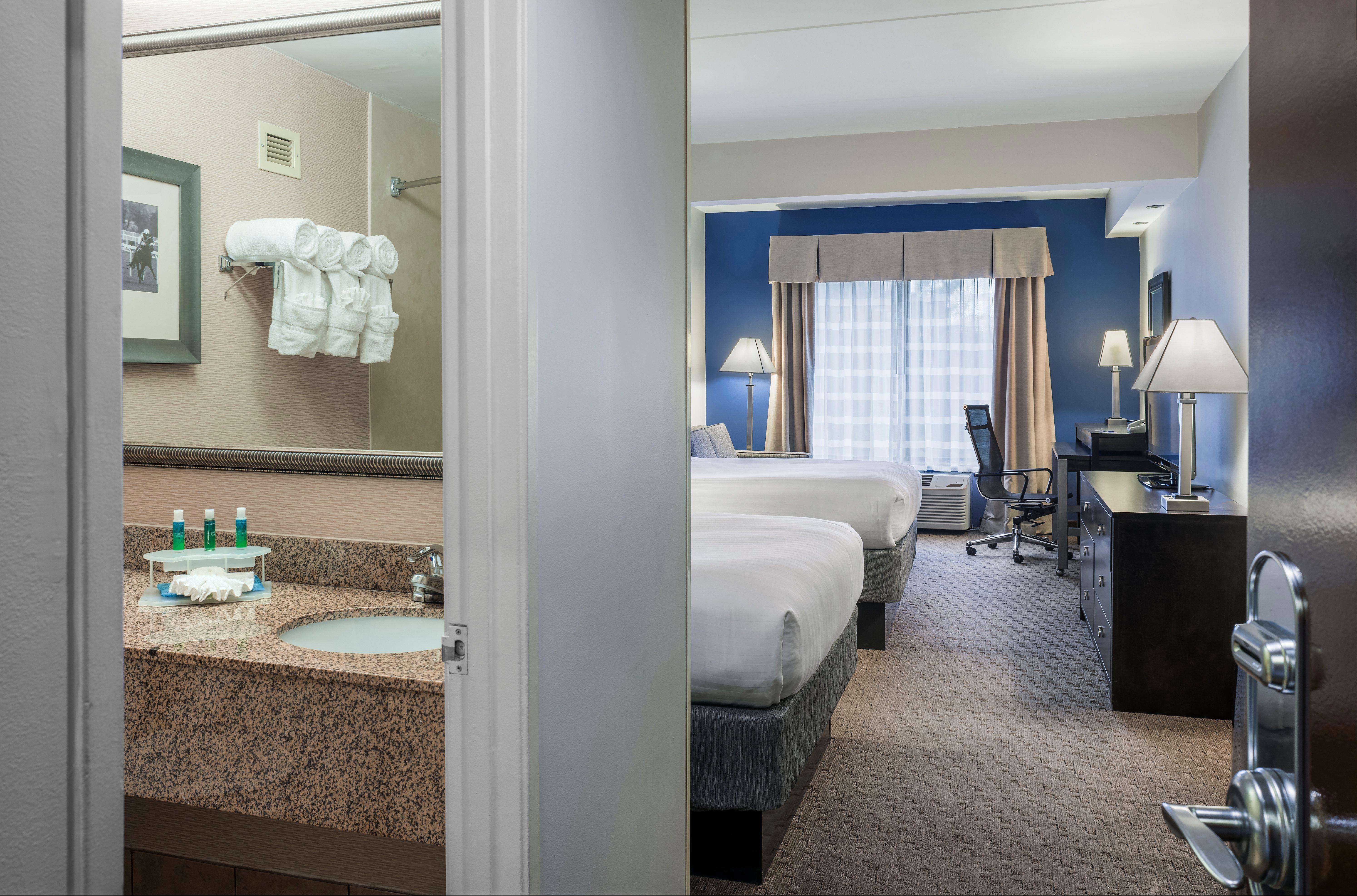Holiday Inn Express & Suites Laurel Lakes By Ihg Екстериор снимка