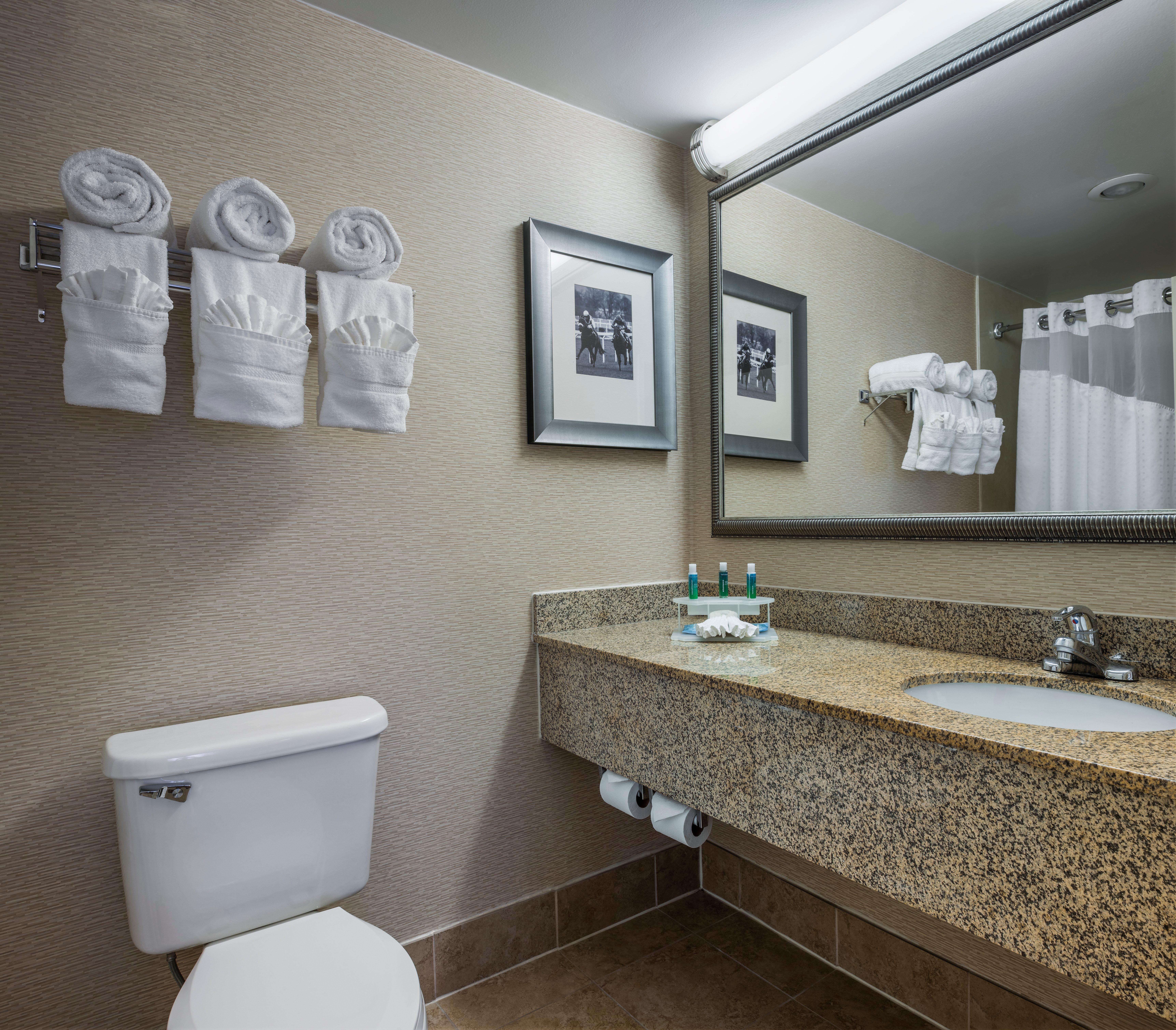 Holiday Inn Express & Suites Laurel Lakes By Ihg Екстериор снимка