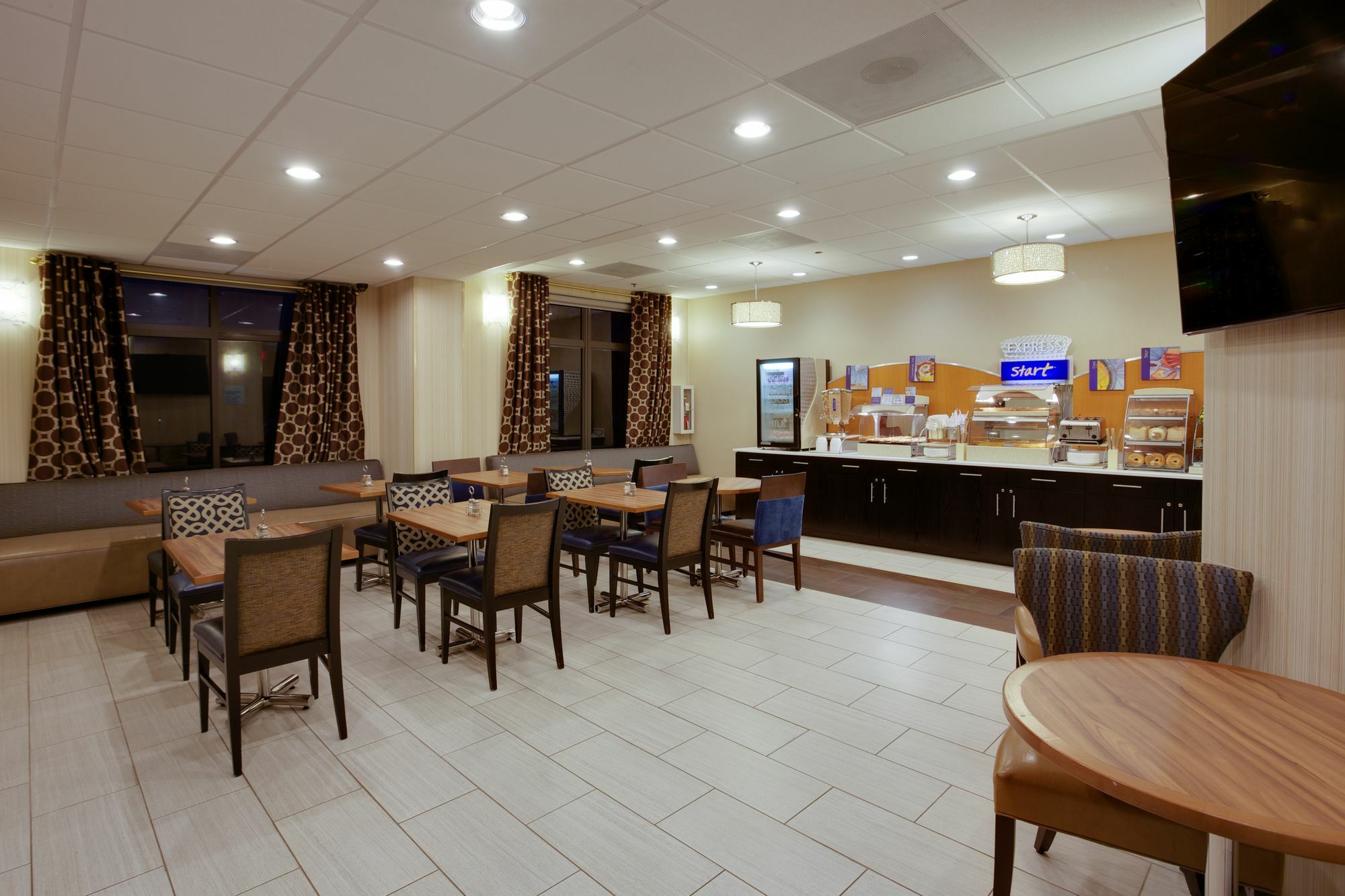 Holiday Inn Express & Suites Laurel Lakes By Ihg Екстериор снимка